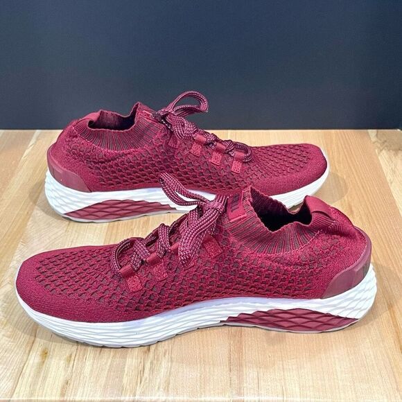NOBULL Crimson Mid-rise diamond Knit Runners. RARE! Perfect condition. Soft ankl